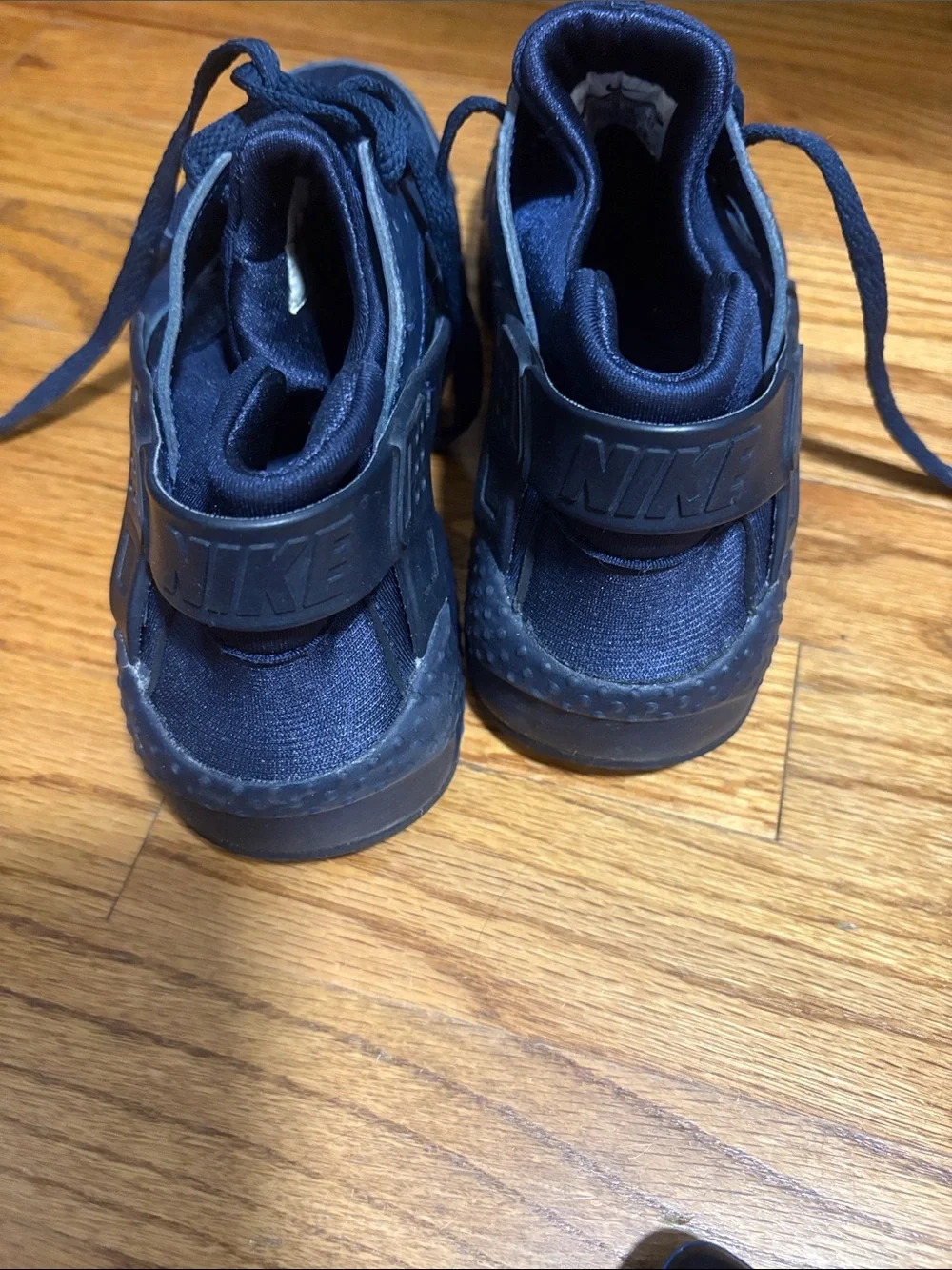 Nike Women's Navy Hurache Sneakers